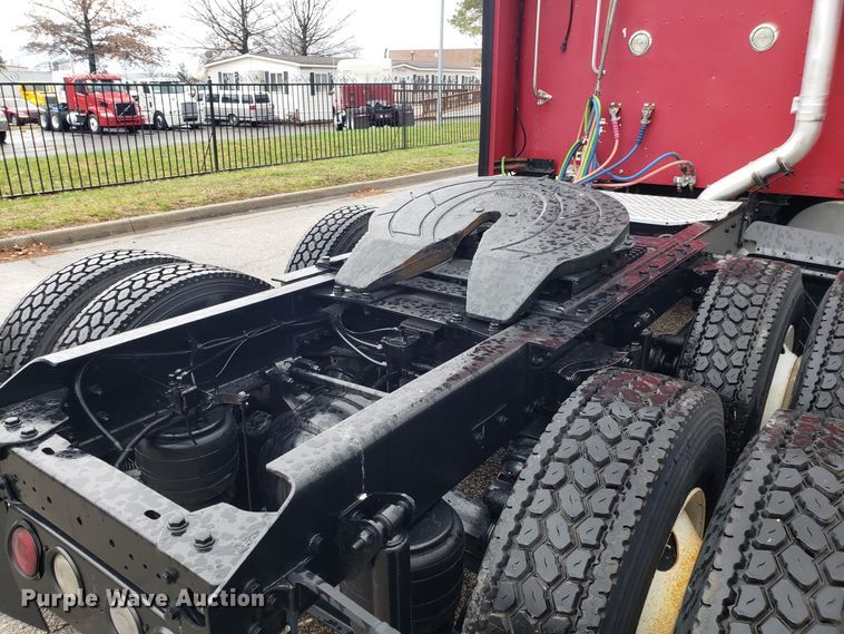 image for item DH5800 2007 Kenworth T600 semi truck