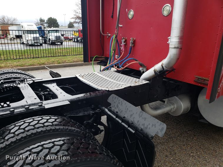 image for item DH5800 2007 Kenworth T600 semi truck