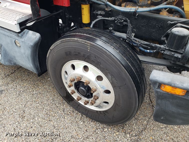 image for item DH5800 2007 Kenworth T600 semi truck