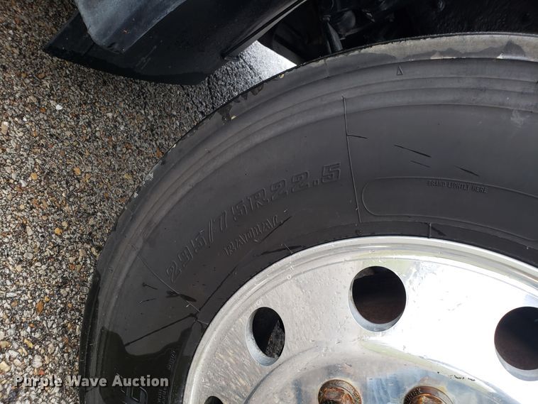 image for item DH5800 2007 Kenworth T600 semi truck