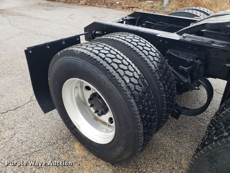 image for item DH5800 2007 Kenworth T600 semi truck