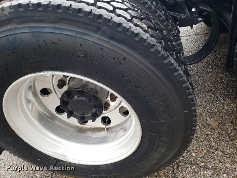 image for item DH5800 2007 Kenworth T600 semi truck