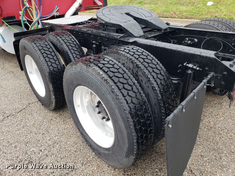 image for item DH5800 2007 Kenworth T600 semi truck