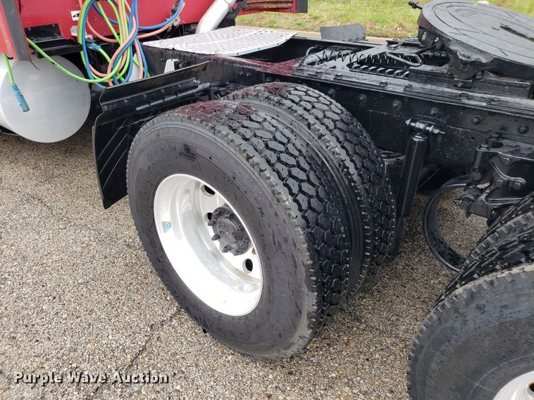 image for item DH5800 2007 Kenworth T600 semi truck