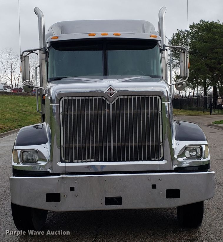 image for item DH5801 2006 International 9900i semi truck