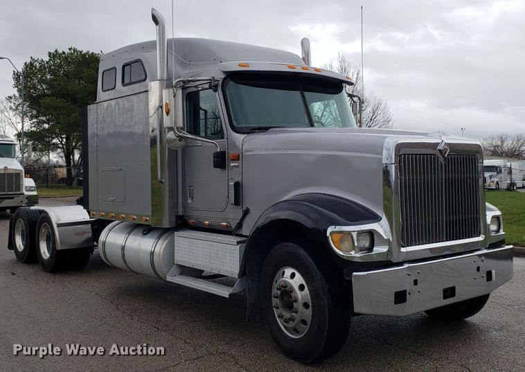 image for item DH5801 2006 International 9900i semi truck