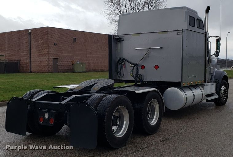 image for item DH5801 2006 International 9900i semi truck