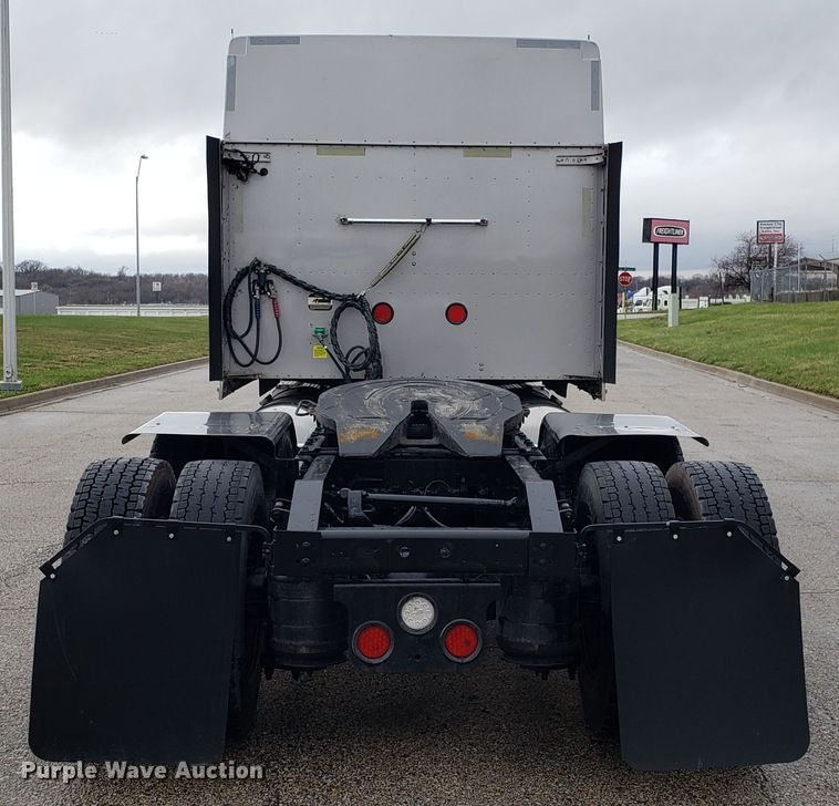 image for item DH5801 2006 International 9900i semi truck