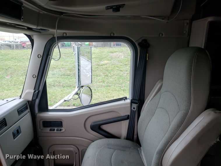 image for item DH5801 2006 International 9900i semi truck