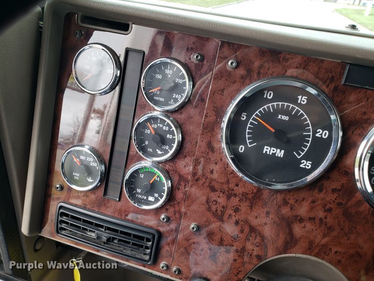 image for item DH5801 2006 International 9900i semi truck