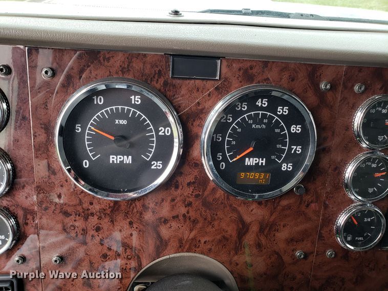 image for item DH5801 2006 International 9900i semi truck