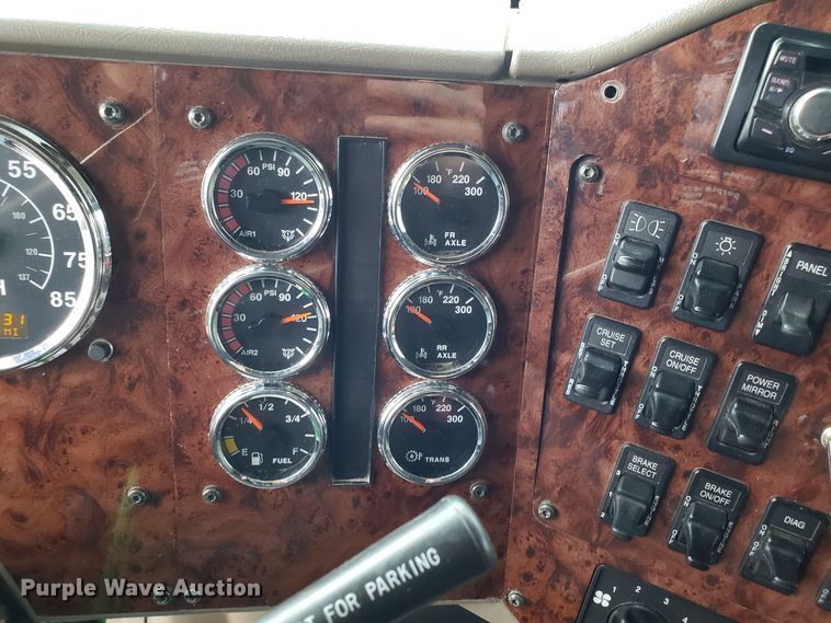 image for item DH5801 2006 International 9900i semi truck