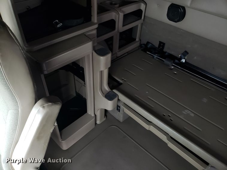 image for item DH5801 2006 International 9900i semi truck