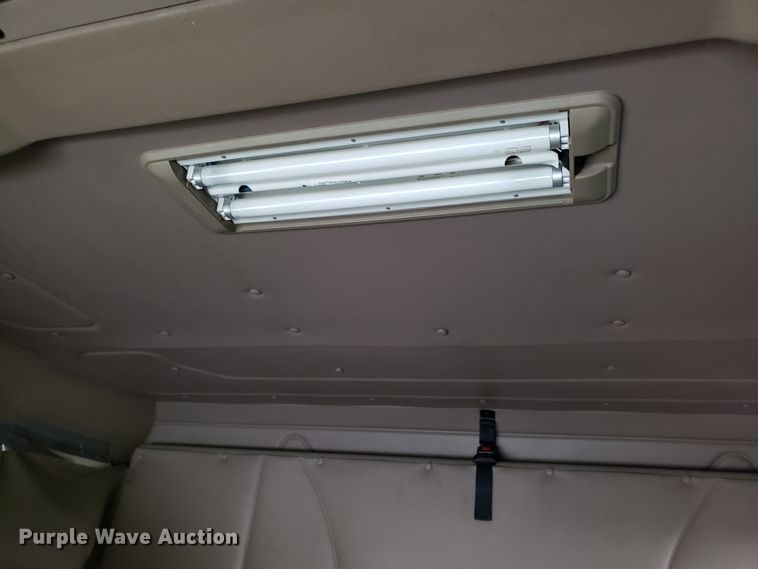 image for item DH5801 2006 International 9900i semi truck