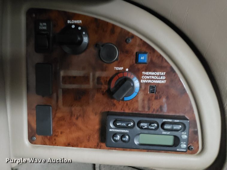 image for item DH5801 2006 International 9900i semi truck