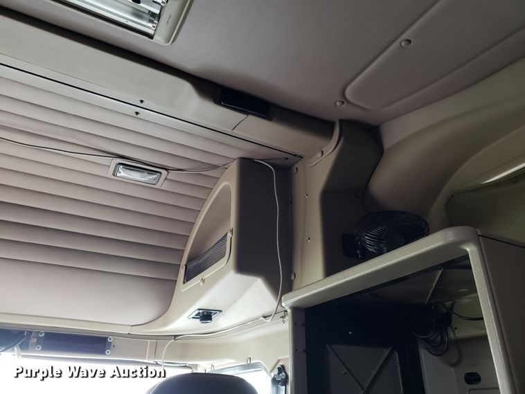 image for item DH5801 2006 International 9900i semi truck