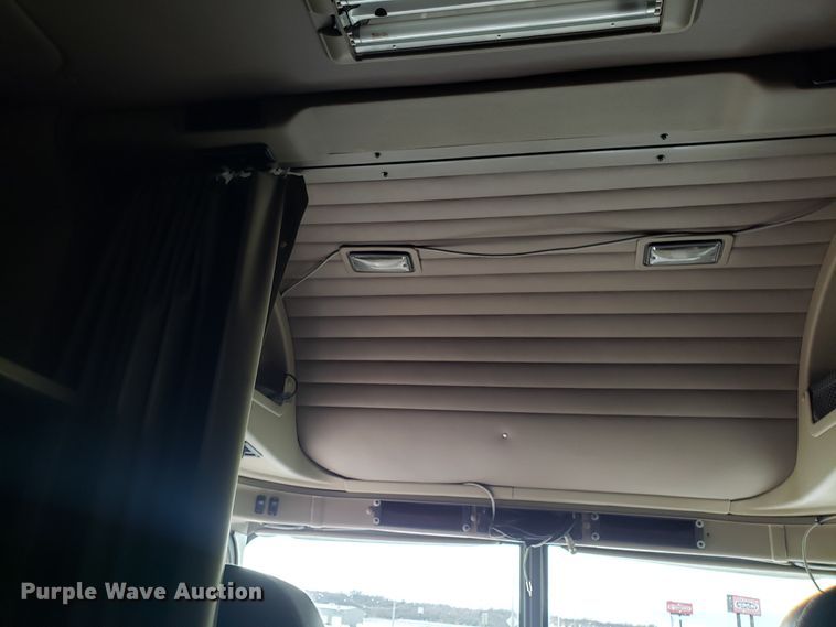 image for item DH5801 2006 International 9900i semi truck