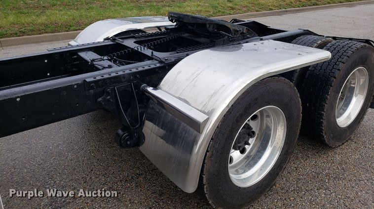 image for item DH5801 2006 International 9900i semi truck