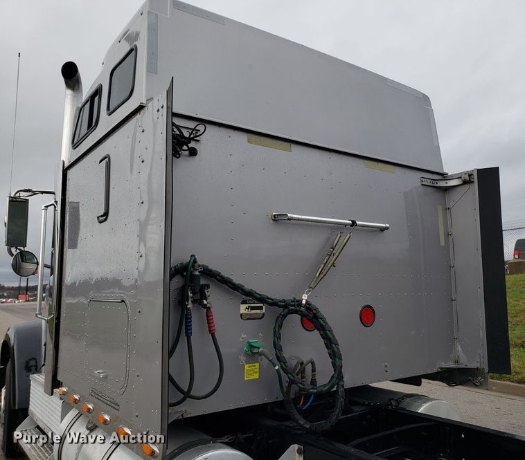 image for item DH5801 2006 International 9900i semi truck