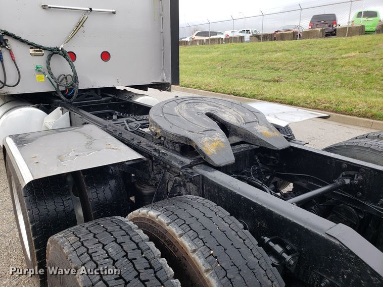 image for item DH5801 2006 International 9900i semi truck