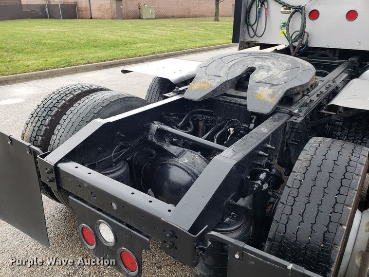 image for item DH5801 2006 International 9900i semi truck