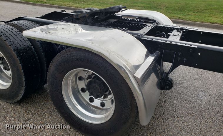 image for item DH5801 2006 International 9900i semi truck