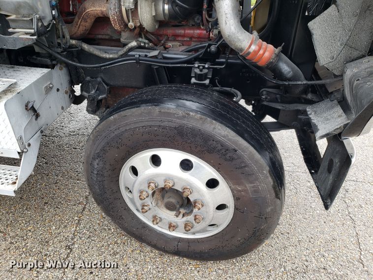 image for item DH5801 2006 International 9900i semi truck