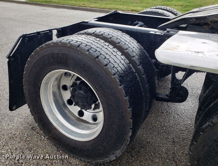 image for item DH5801 2006 International 9900i semi truck