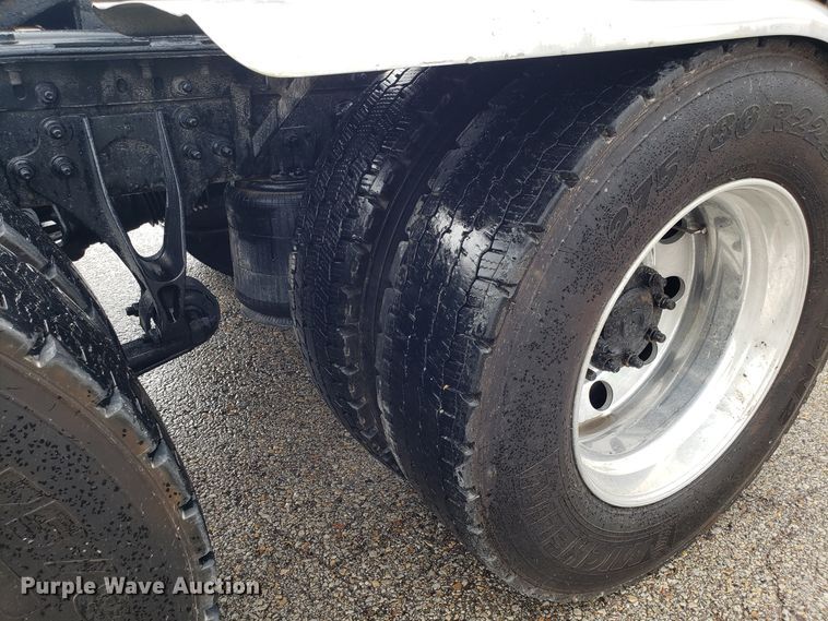 image for item DH5801 2006 International 9900i semi truck