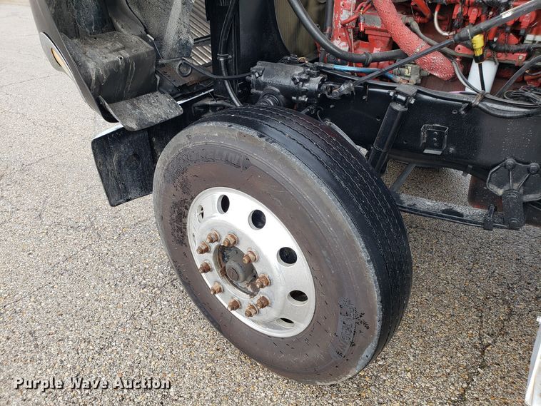 image for item DH5801 2006 International 9900i semi truck