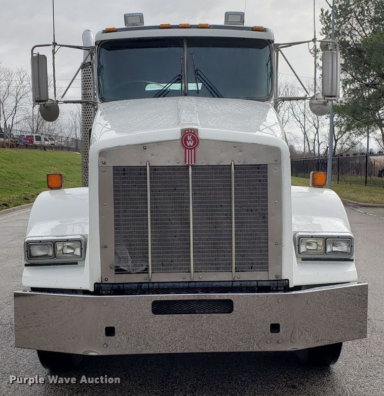 image for item DH5802 2013 Kenworth T800 semi truck