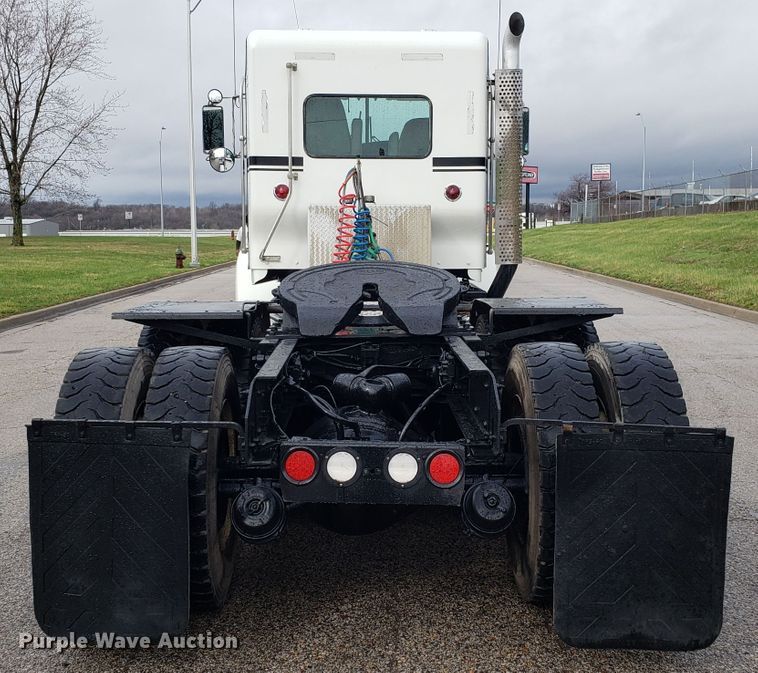 image for item DH5802 2013 Kenworth T800 semi truck