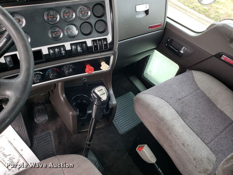 image for item DH5802 2013 Kenworth T800 semi truck