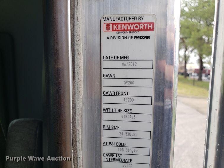 image for item DH5802 2013 Kenworth T800 semi truck