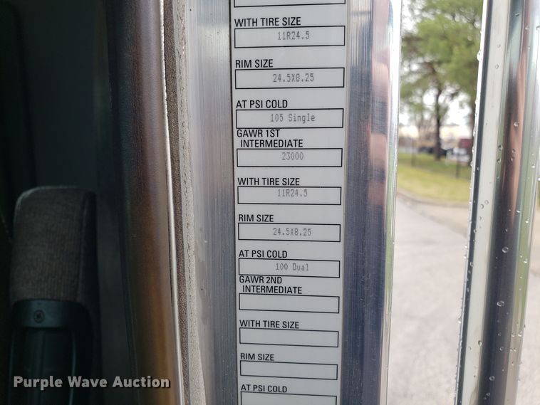 image for item DH5802 2013 Kenworth T800 semi truck