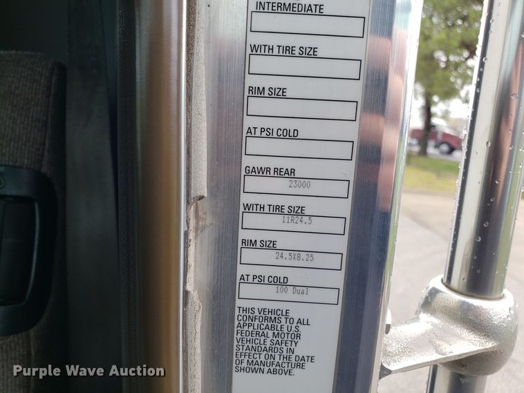 image for item DH5802 2013 Kenworth T800 semi truck