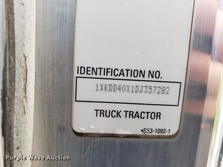 image for item DH5802 2013 Kenworth T800 semi truck