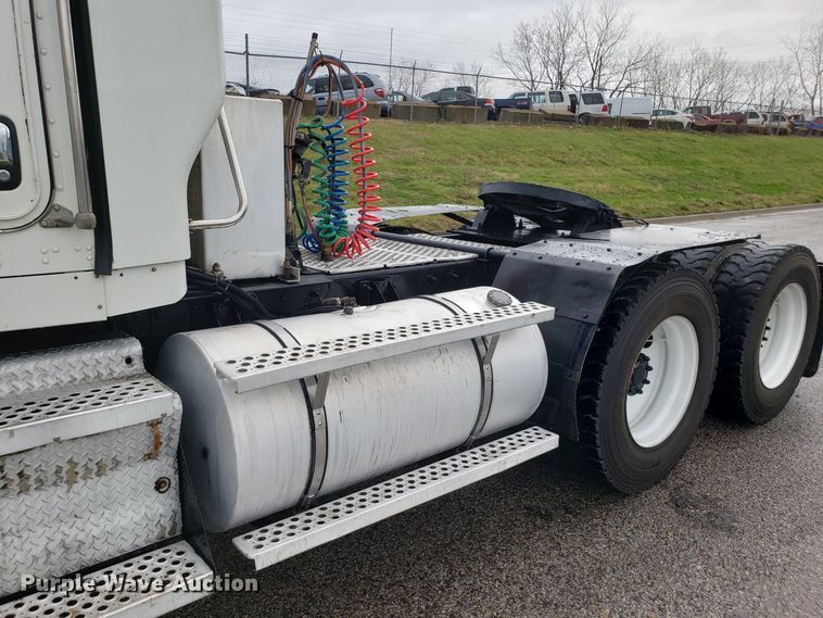 image for item DH5802 2013 Kenworth T800 semi truck