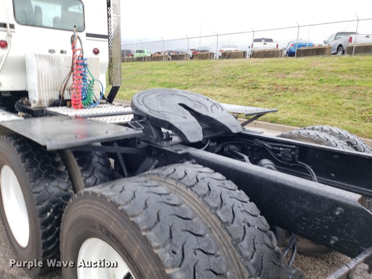 image for item DH5802 2013 Kenworth T800 semi truck