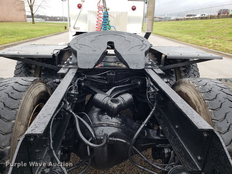 image for item DH5802 2013 Kenworth T800 semi truck