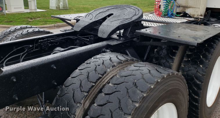 image for item DH5802 2013 Kenworth T800 semi truck