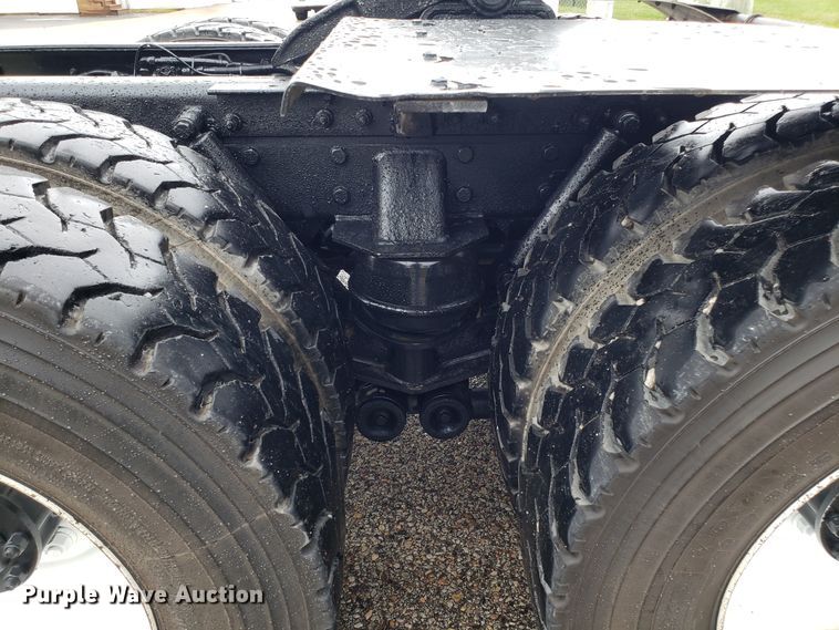 image for item DH5802 2013 Kenworth T800 semi truck