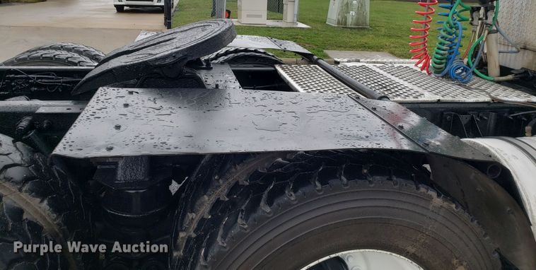 image for item DH5802 2013 Kenworth T800 semi truck