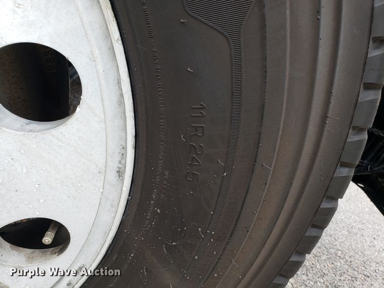 image for item DH5802 2013 Kenworth T800 semi truck