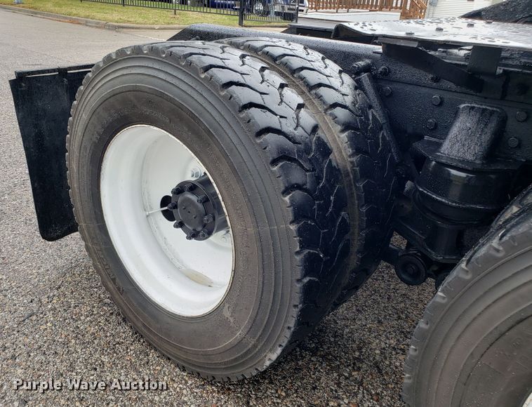 image for item DH5802 2013 Kenworth T800 semi truck