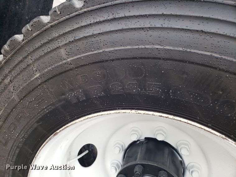 image for item DH5802 2013 Kenworth T800 semi truck