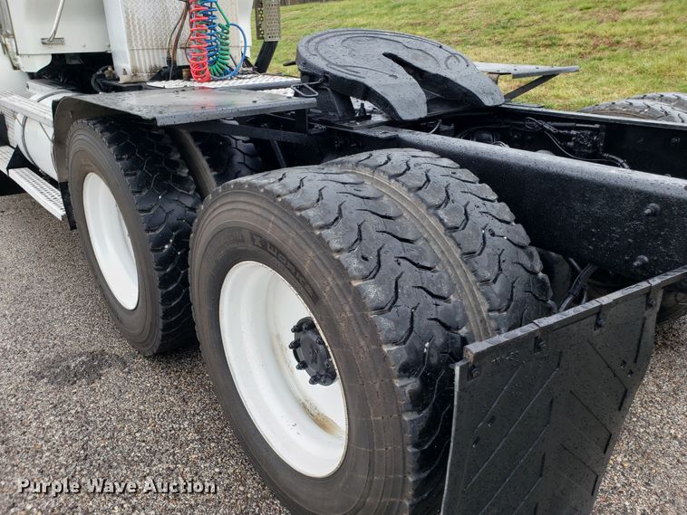 image for item DH5802 2013 Kenworth T800 semi truck