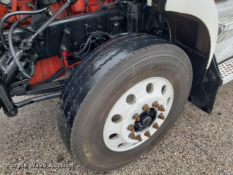 image for item DH5802 2013 Kenworth T800 semi truck