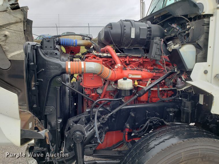 image for item DH5802 2013 Kenworth T800 semi truck