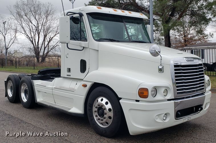 image for item DH5803 2007 Freightliner Century Class semi truck